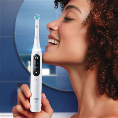 Oral-B | Electric Toothbrush | iO9 Series | Rechargeable | For adults | Number of brush heads included 1 | Number of teeth brushing modes 7 | White 4